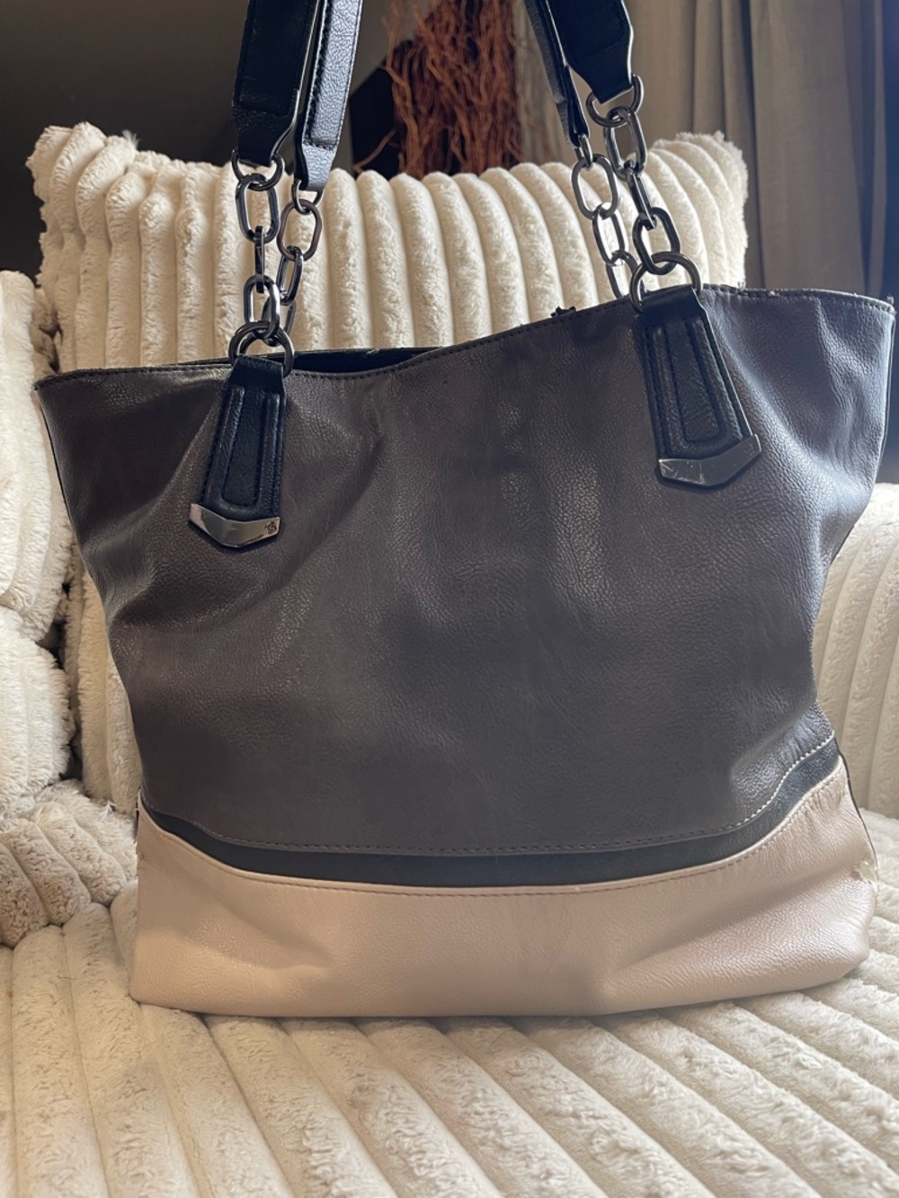 Vera Wang Two-Tone Leather Tote in Dark Brown and Beige with Chain-Link Handles - Picture 4 of 8